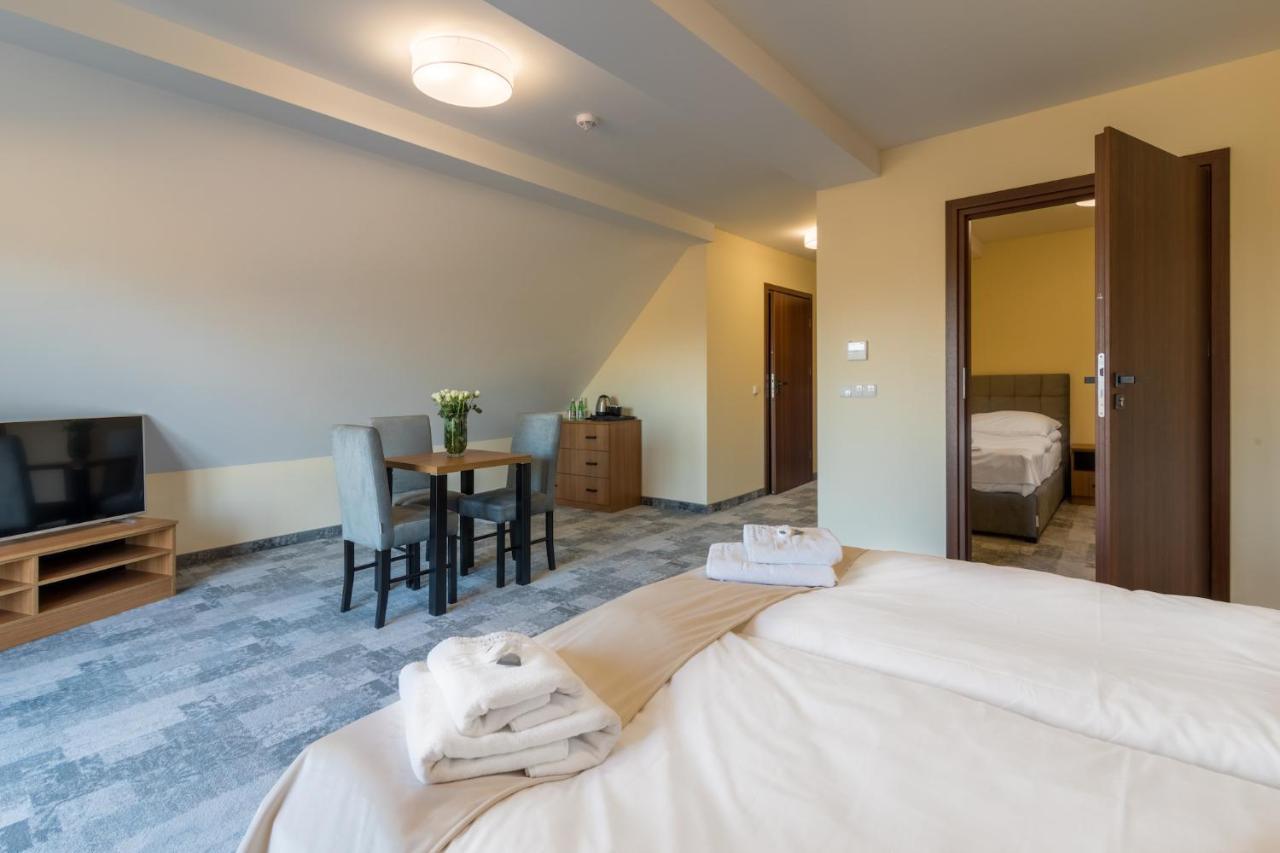 Hotel Perla Dunajca Чарни-Дунаєц Екстер'єр фото