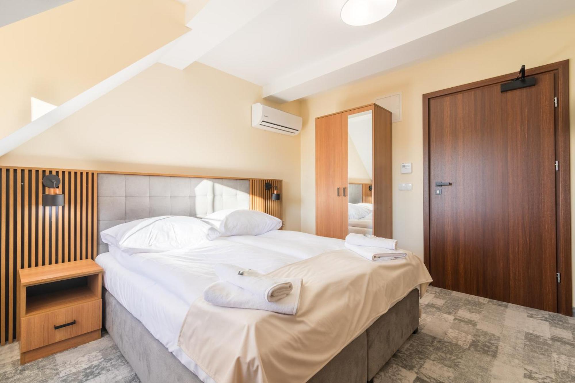 Hotel Perla Dunajca Чарни-Дунаєц Екстер'єр фото